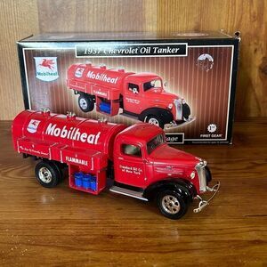 First Gear Diecast 1937 Chevrolet Oil Tanker Limited Edition 8.5” long